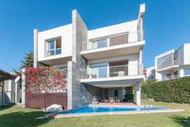 Трехэтажный элитный дом в 10 минутах от центра Барселоны в Испании, Барселона и пригороды. Цена  в Барселона ()