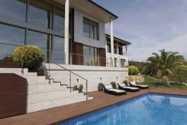 Стильный дизайнерский дом на побережье Коста-Брава в Испании, Коста-Брава. Цена  в Плайа-де-Аро ()